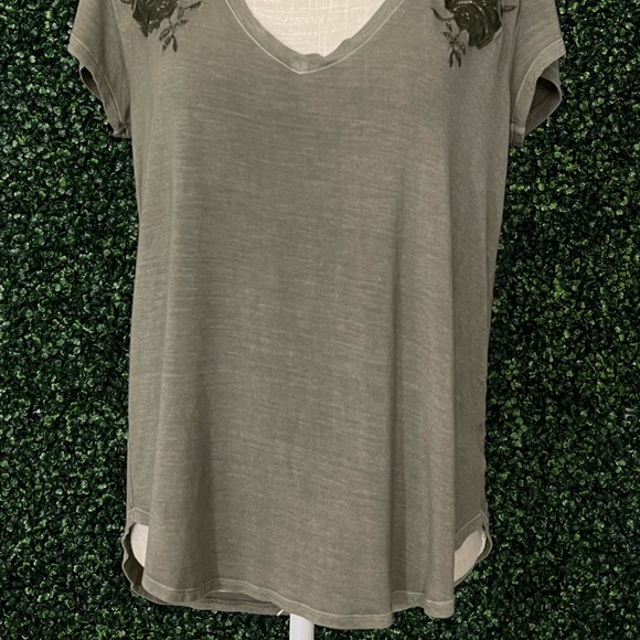 American Eagle Top - Picture 2 of 9